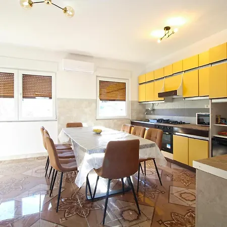 Fuer 8 Personen Ca 130 Qm In Pula, Istrien Istrische Riviera Apartment Pula