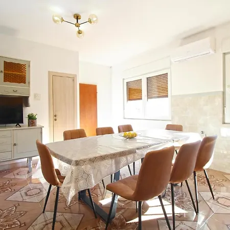 Fuer 8 Personen Ca 130 Qm In Pula, Istrien Istrische Riviera Apartment *